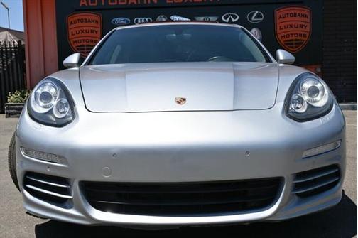 2016 Porsche Panamera 