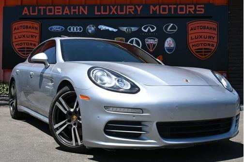 2016 Porsche Panamera 