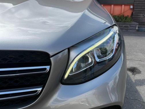 Mojave Silver Metallic 2019 Mercedes-Benz GLC 300 Base