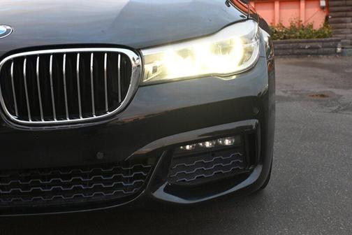 2016 BMW 740 740i