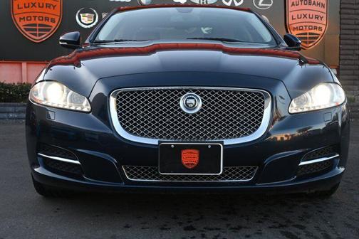 2011 Jaguar XJ Base