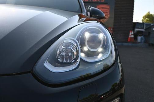 2018 Porsche Cayenne Platinum Edition