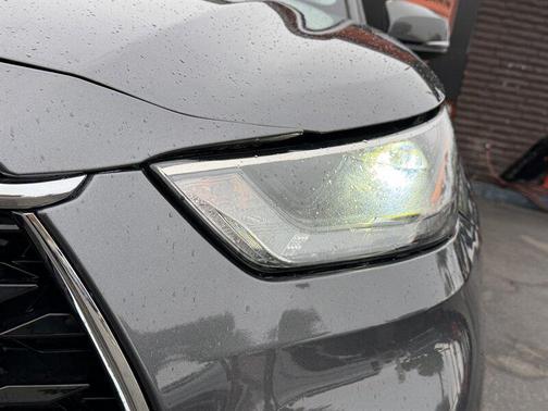 Midnight Black Metallic 2022 Toyota Highlander XLE