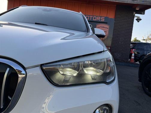 Alpine White 2019 BMW X1 sDrive28i