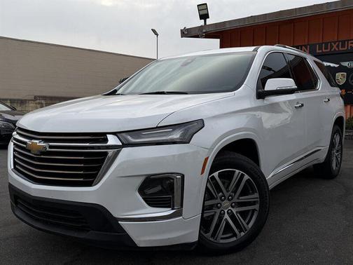 Summit White 2023 Chevrolet Traverse High Country
