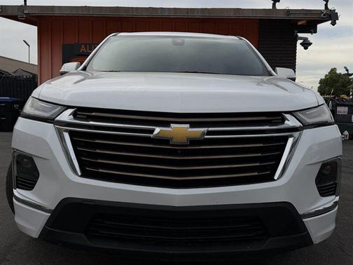 Summit White 2023 Chevrolet Traverse High Country