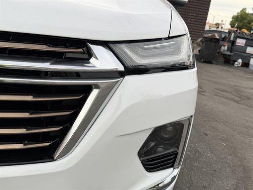 Summit White 2023 Chevrolet Traverse High Country