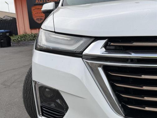 Summit White 2023 Chevrolet Traverse High Country