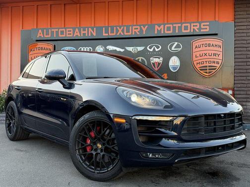 Night Blue Metallic 2018 Porsche Macan Macan GTS