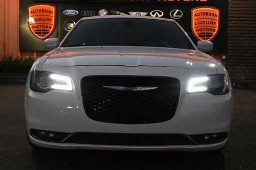 2016 Chrysler 300 S
