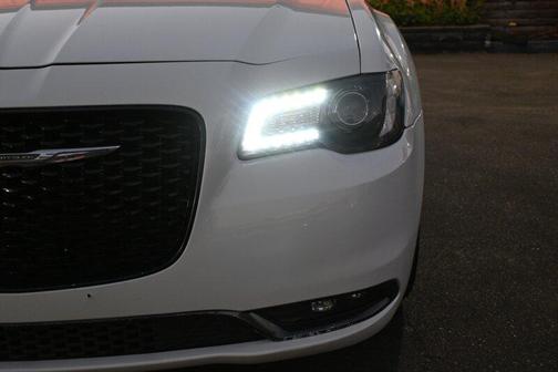 2016 Chrysler 300 S