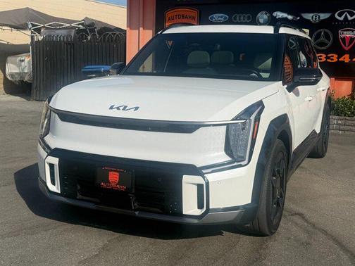 Snow White Pearl 2025 Kia EV9 GT-Line