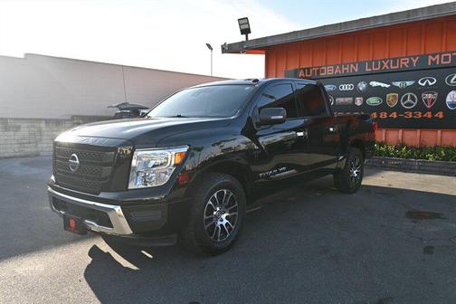 2020 Nissan Titan SV