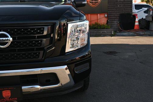 2020 Nissan Titan SV