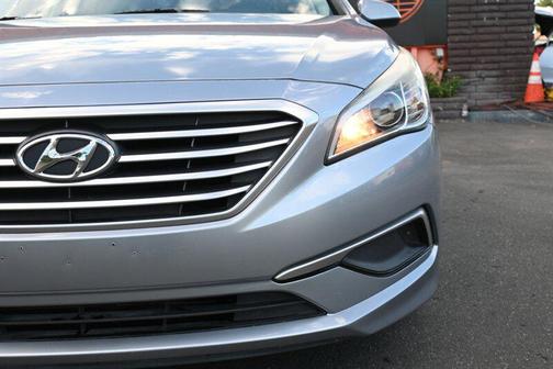 2017 Hyundai SONATA SE