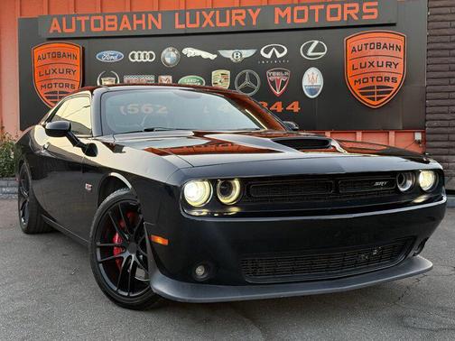 Pitch Black Clearcoat 2016 Dodge Challenger SRT 392