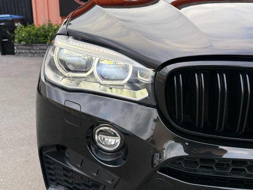 Black Sapphire Metallic 2018 BMW X5 M Base
