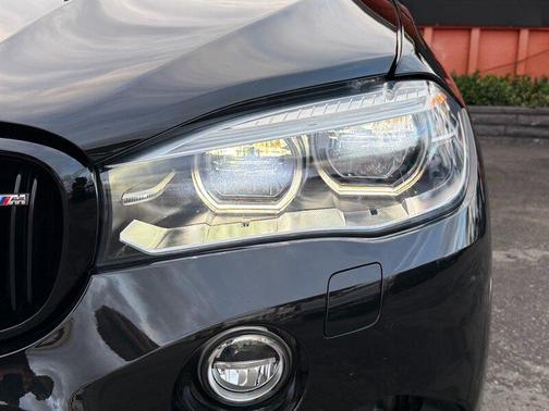 Black Sapphire Metallic 2018 BMW X5 M Base