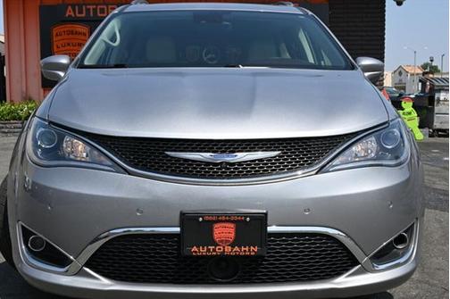2018 Chrysler Pacifica Touring-L
