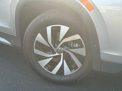 Pyrite Silver Metallic 2025 Volkswagen Tiguan 2.0T S
