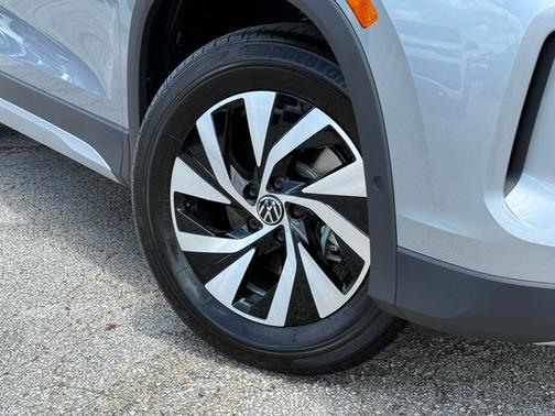 Pyrite Silver Metallic 2025 Volkswagen Tiguan 2.0T S