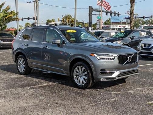 2019 Volvo XC90 T6 Momentum