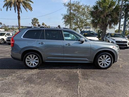 2019 Volvo XC90 T6 Momentum