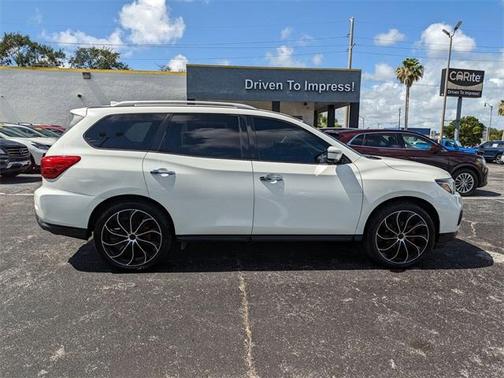 2020 Nissan Pathfinder SL