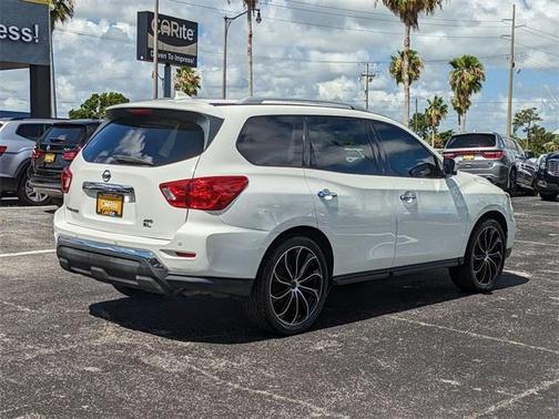 2020 Nissan Pathfinder SL