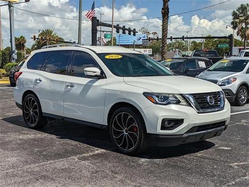 2020 Nissan Pathfinder SL