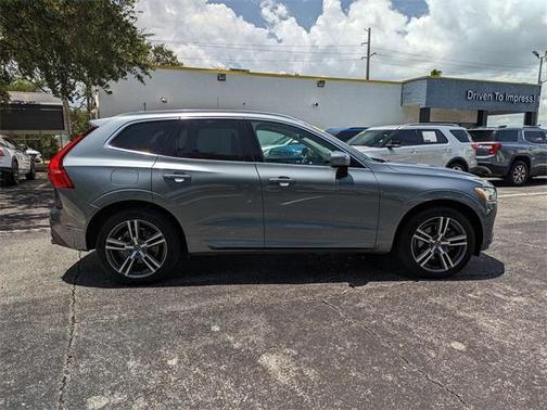 2018 Volvo XC60 T6 Momentum