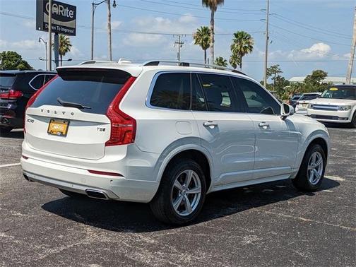 2017 Volvo XC90 T5 Momentum