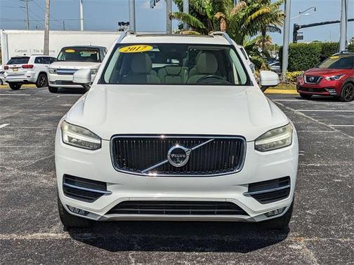 2017 Volvo XC90 T5 Momentum