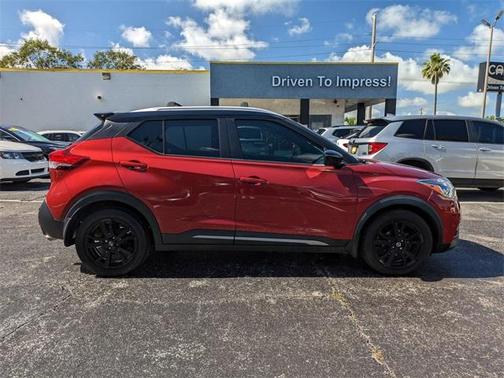 2020 Nissan Kicks SR