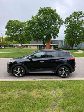 Black 2017 Hyundai TUCSON Limited