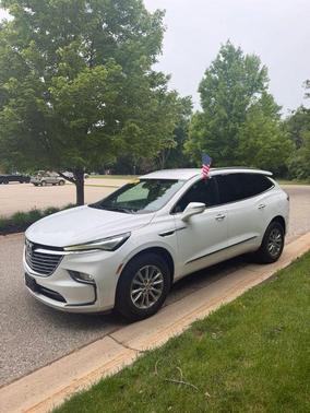 White 2023 Buick Enclave Essence FWD