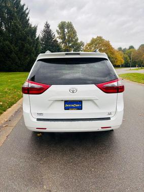 2020 Toyota Sienna LE