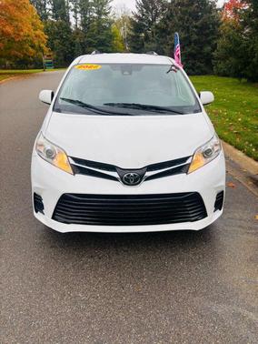 2020 Toyota Sienna LE