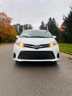 2020 Toyota Sienna LE