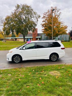2020 Toyota Sienna LE