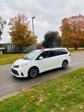 2020 Toyota Sienna LE