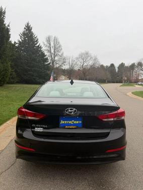 Black 2018 Hyundai ELANTRA SEL