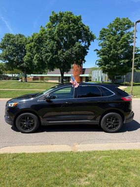 Black 2022 Ford Edge SEL