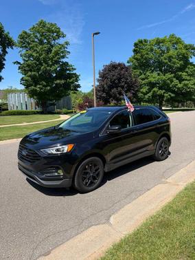 Black 2022 Ford Edge SEL