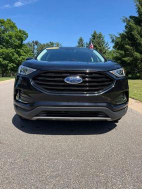 Black 2022 Ford Edge SEL