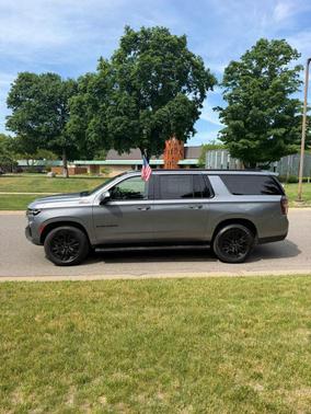 Gray 2022 Chevrolet Suburban 4WD Z71