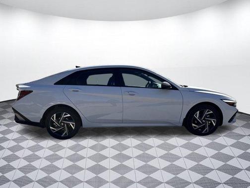 2025 Hyundai ELANTRA HEV SEL Sport