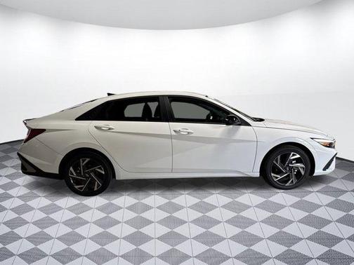 2025 Hyundai ELANTRA HEV SEL Sport