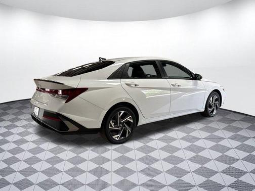 2025 Hyundai ELANTRA HEV SEL Sport
