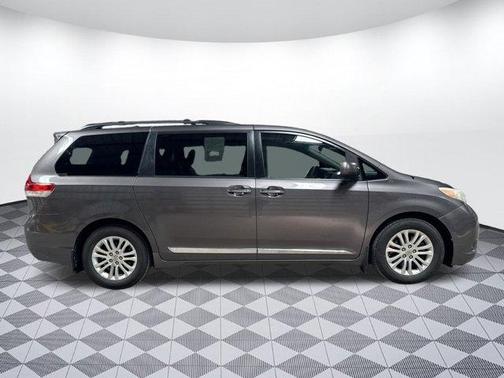2012 Toyota Sienna XLE